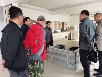 河南省建設廳科技與標準處康處長、河南省建筑協(xié)會段秘書長、河南省建筑科學研究院黃工等一行蒞臨考察